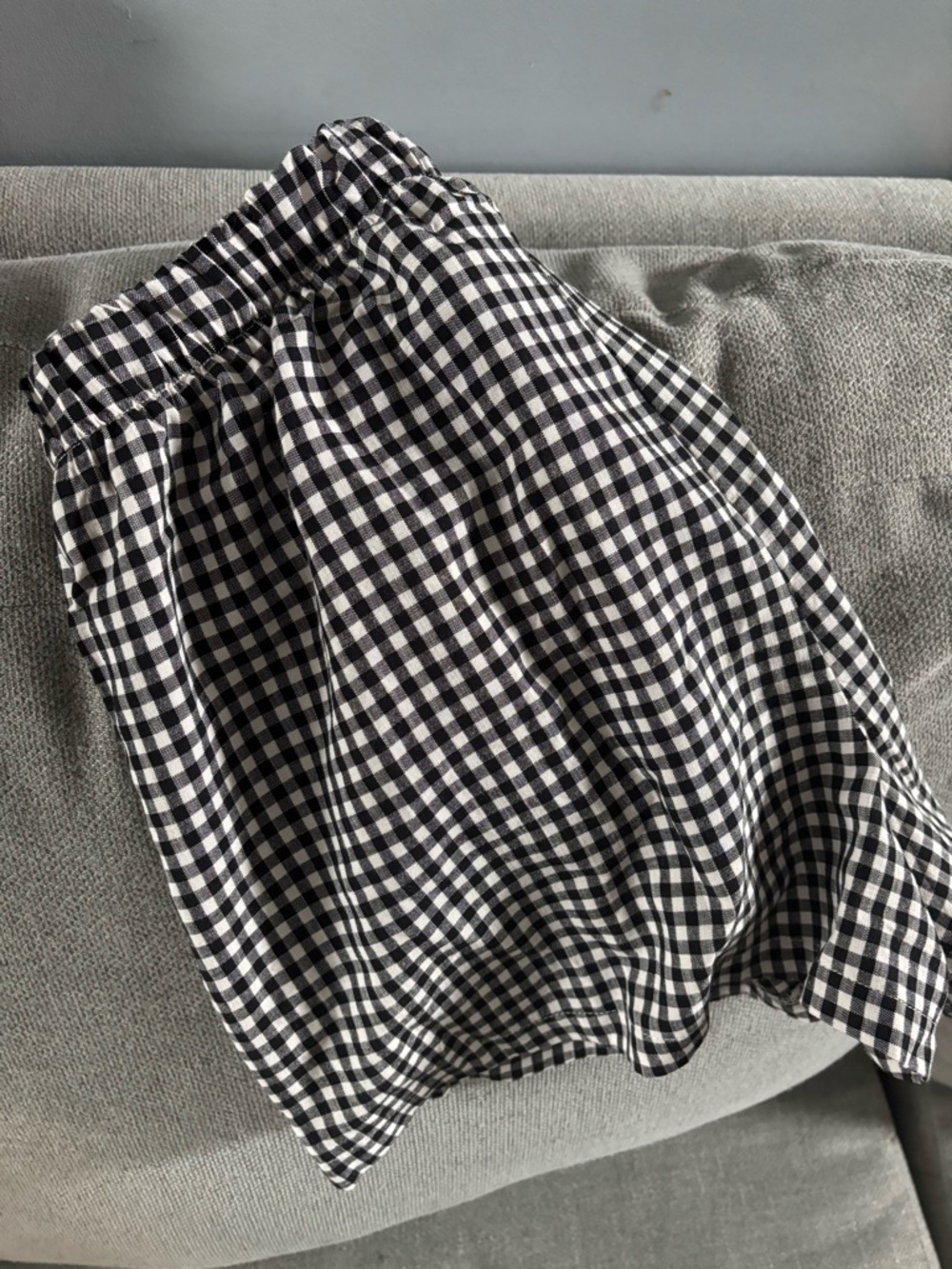 Gingham embroidered boxer shorts.